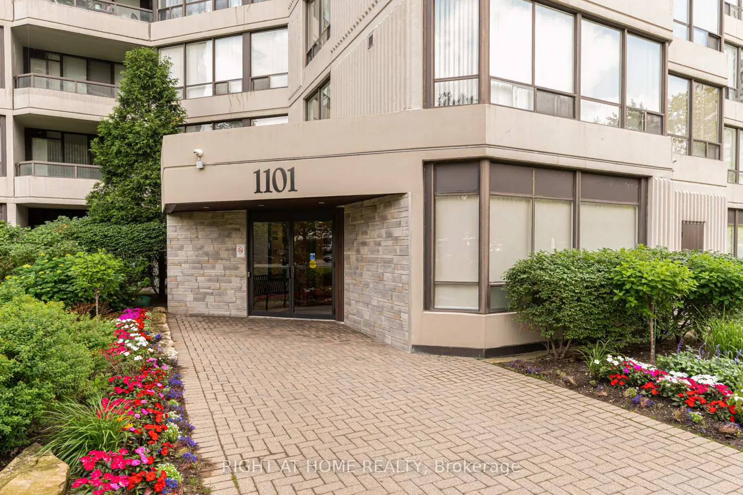 1101 Steeles Avenue 411 photo 2