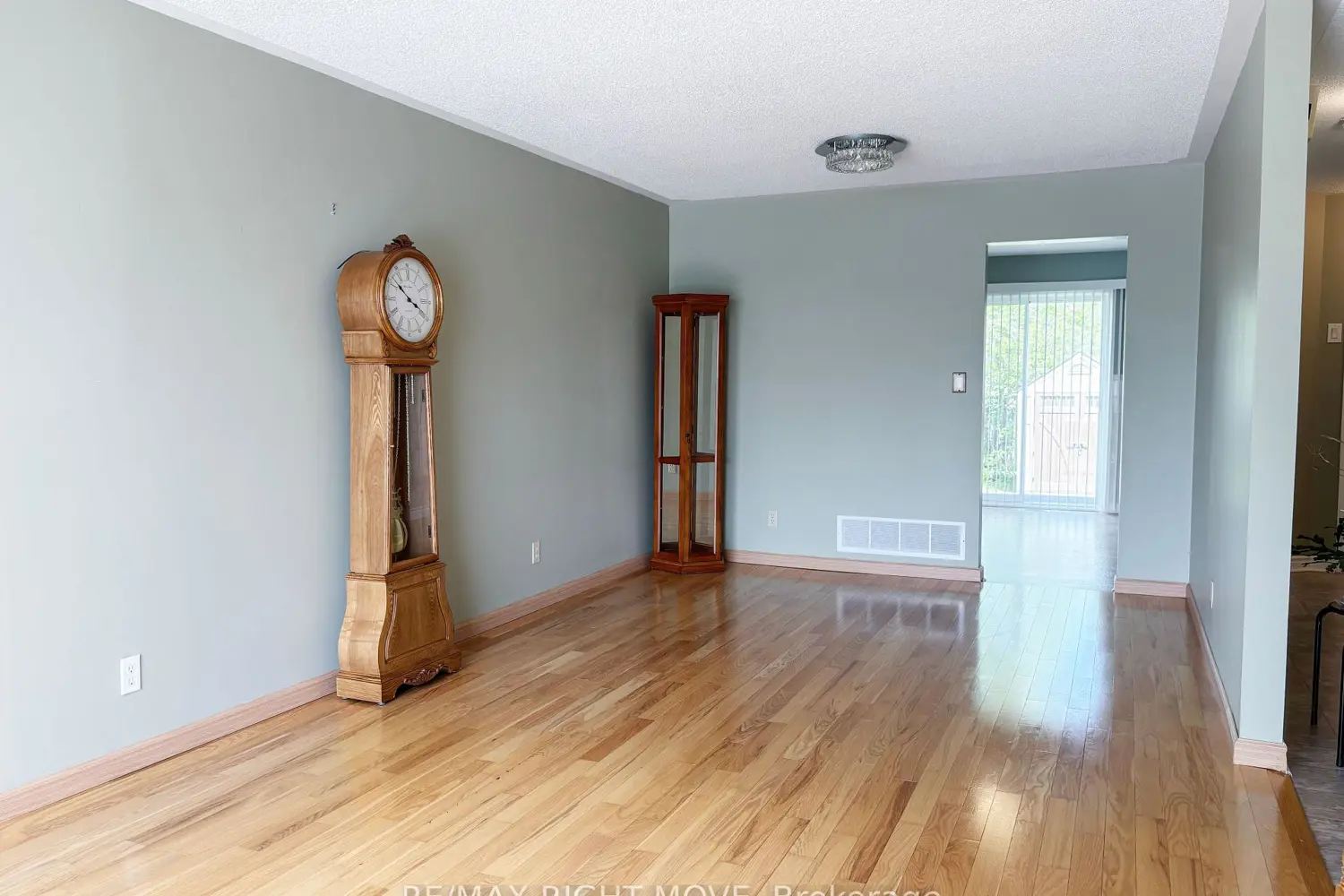 20 Christine Place photo 3