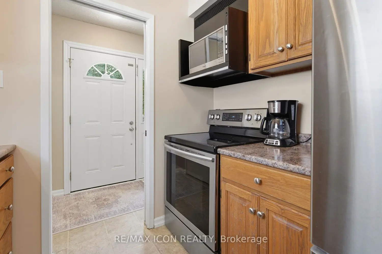 107 Rosamond Crescent photo 4