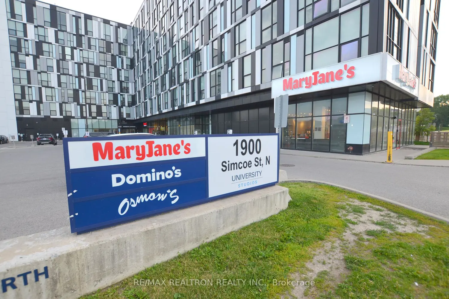 1900 Simcoe Street 716 photo 2