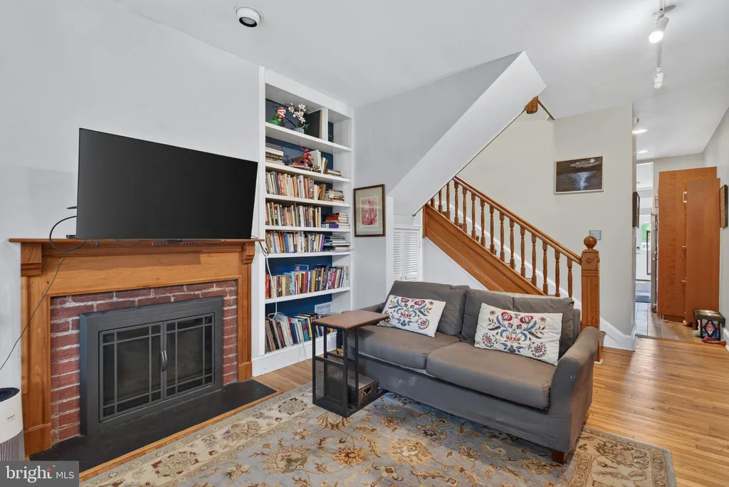 229 10th Street NE, Washington, DC 20002 photo 4
