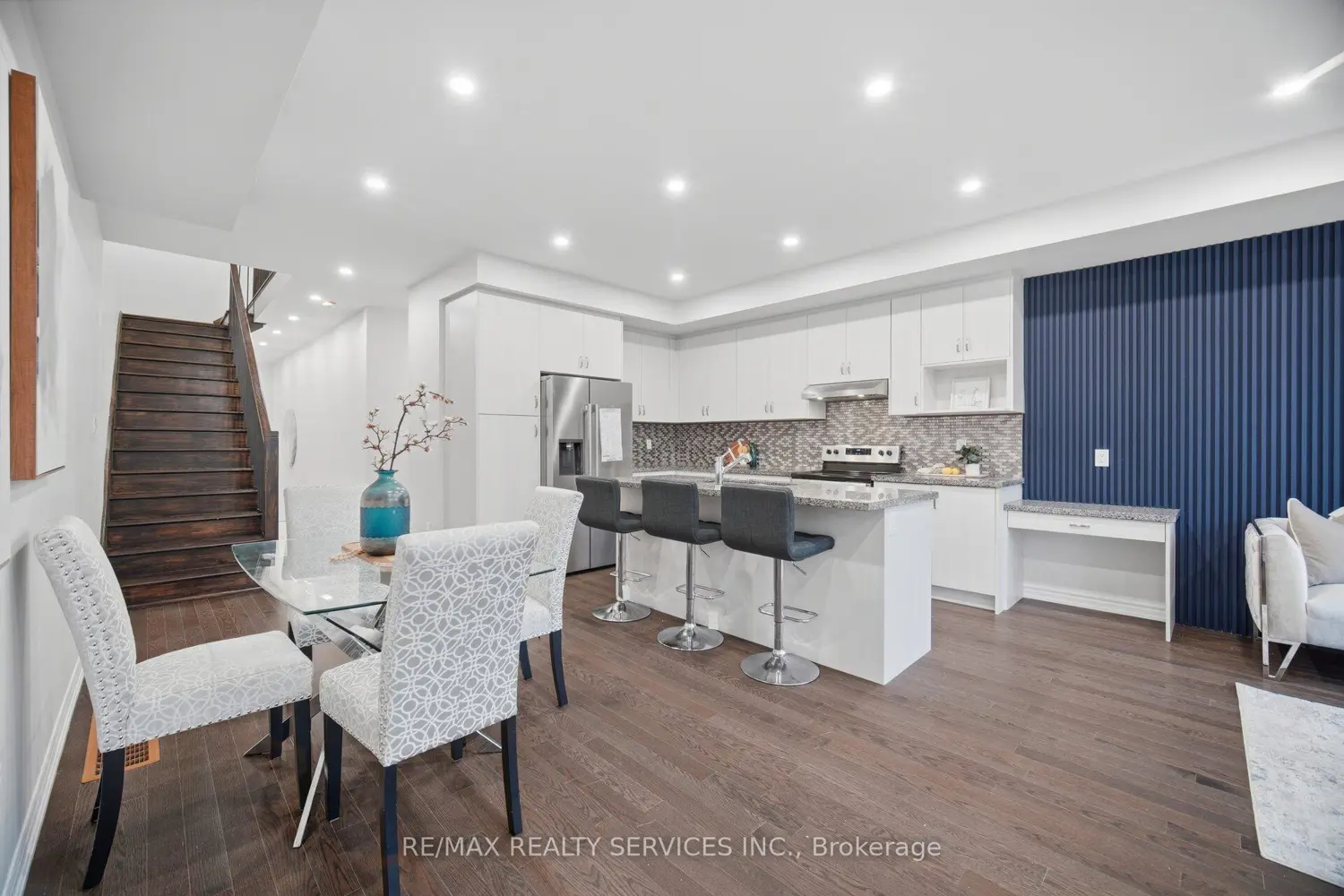 1426 Oakmont Common photo 5