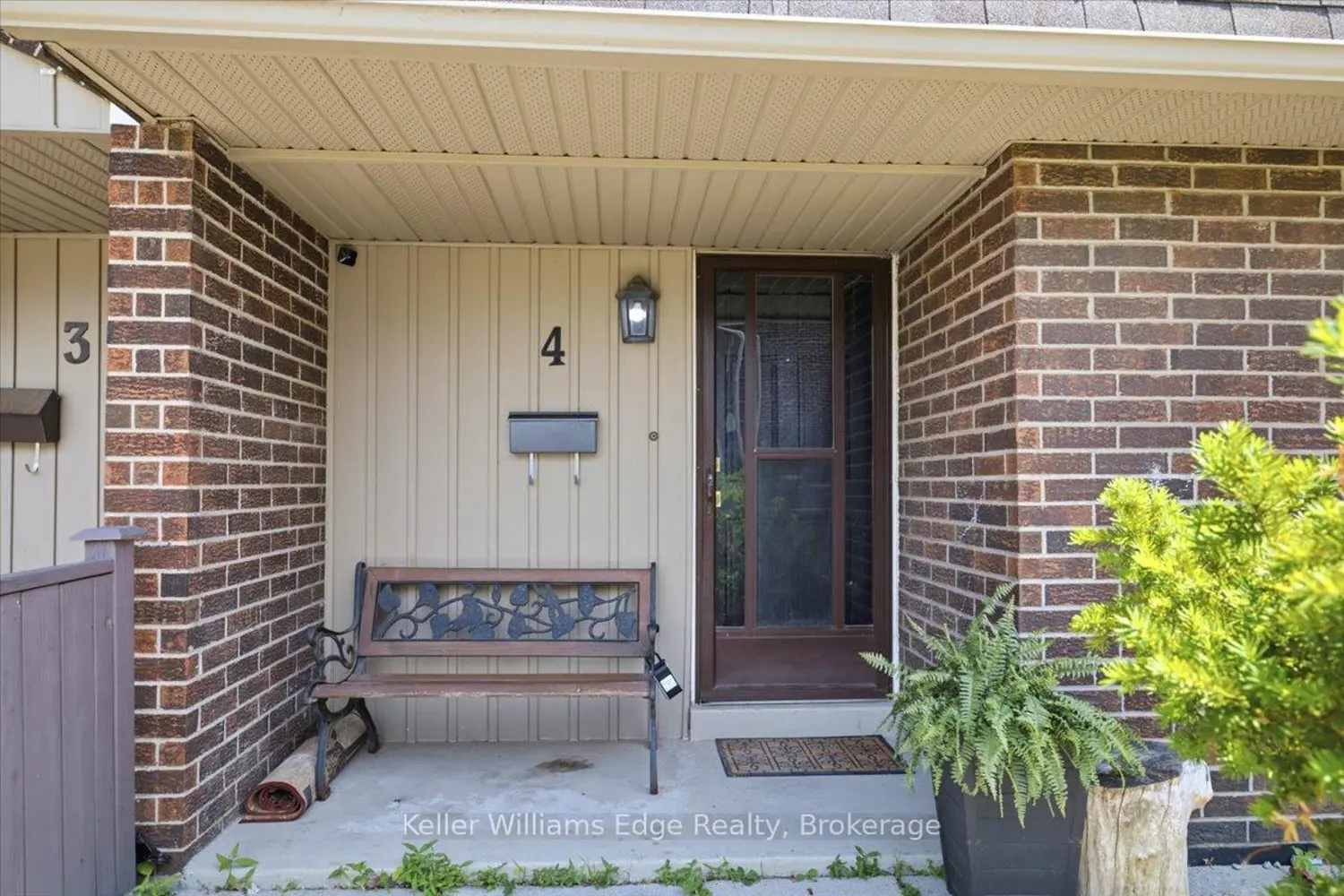 1294 Guelph Line 4 photo 2