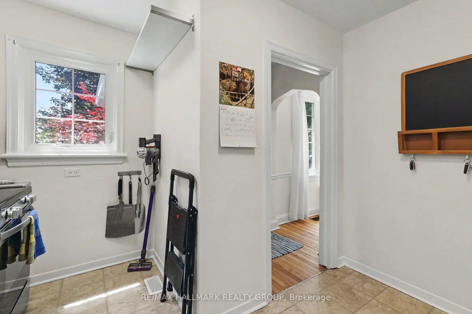 99 Dagmar Avenue photo 4