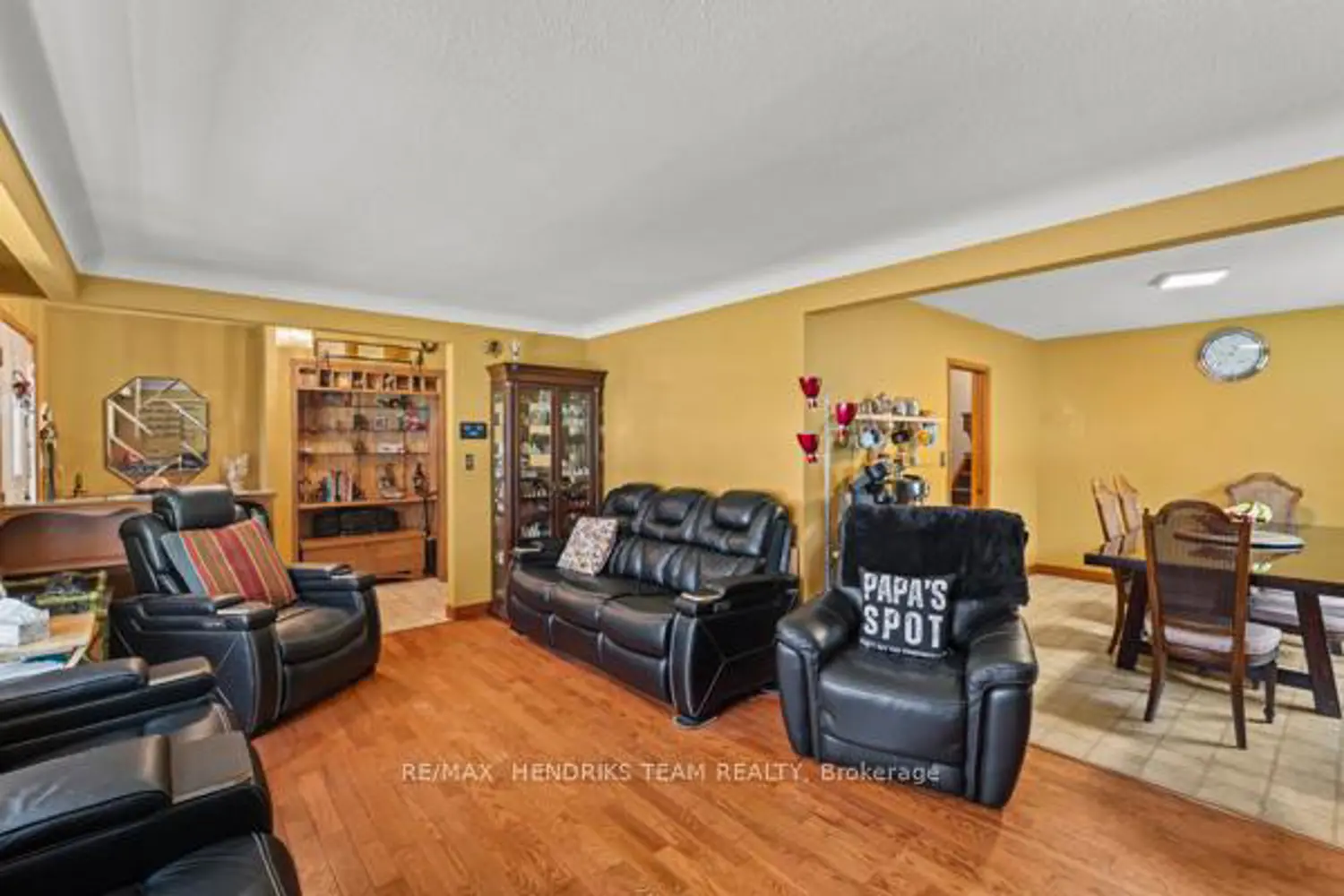33 Meadowbrook Crescent photo 4
