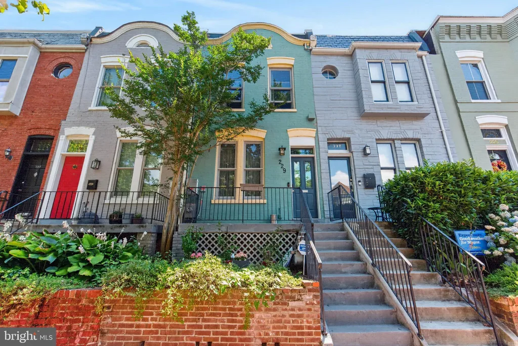 229 10th Street NE, Washington, DC 20002 photo 3