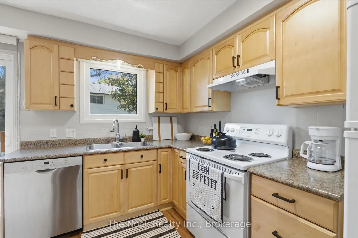 693 Nairn Court photo 4