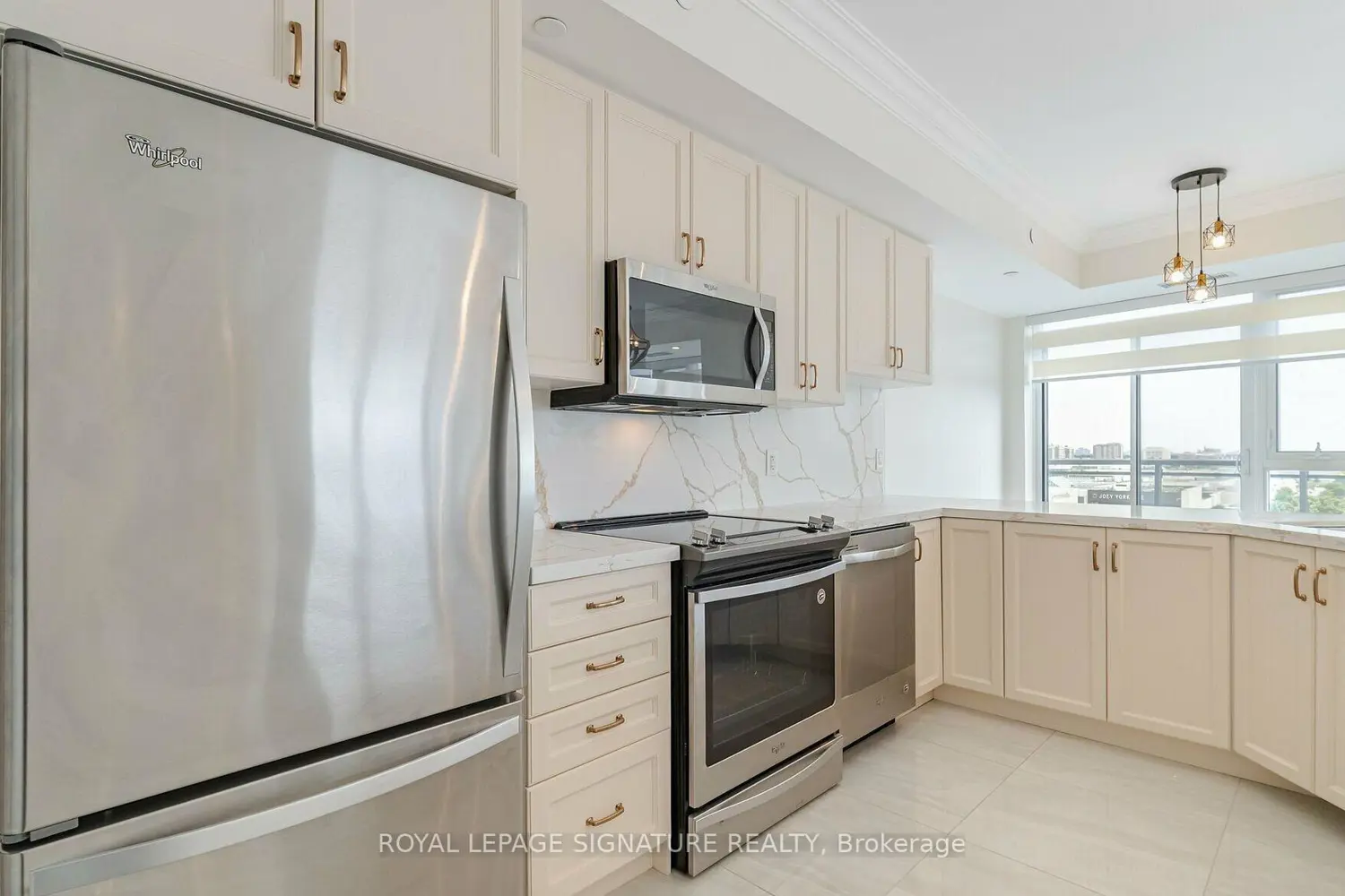 16 Mcadam Avenue Ph904 photo 4