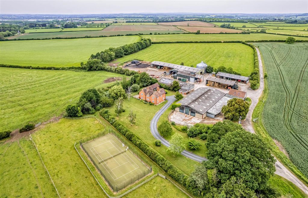 6 bed farmhouse for saleLot 1 - Hill Court Farm, Pershore, Worcestershire WR10