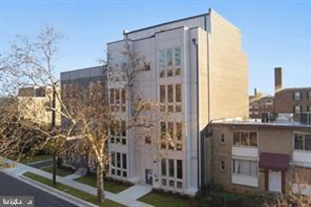 2105 M Street NE, Washington, DC 20002 photo 3