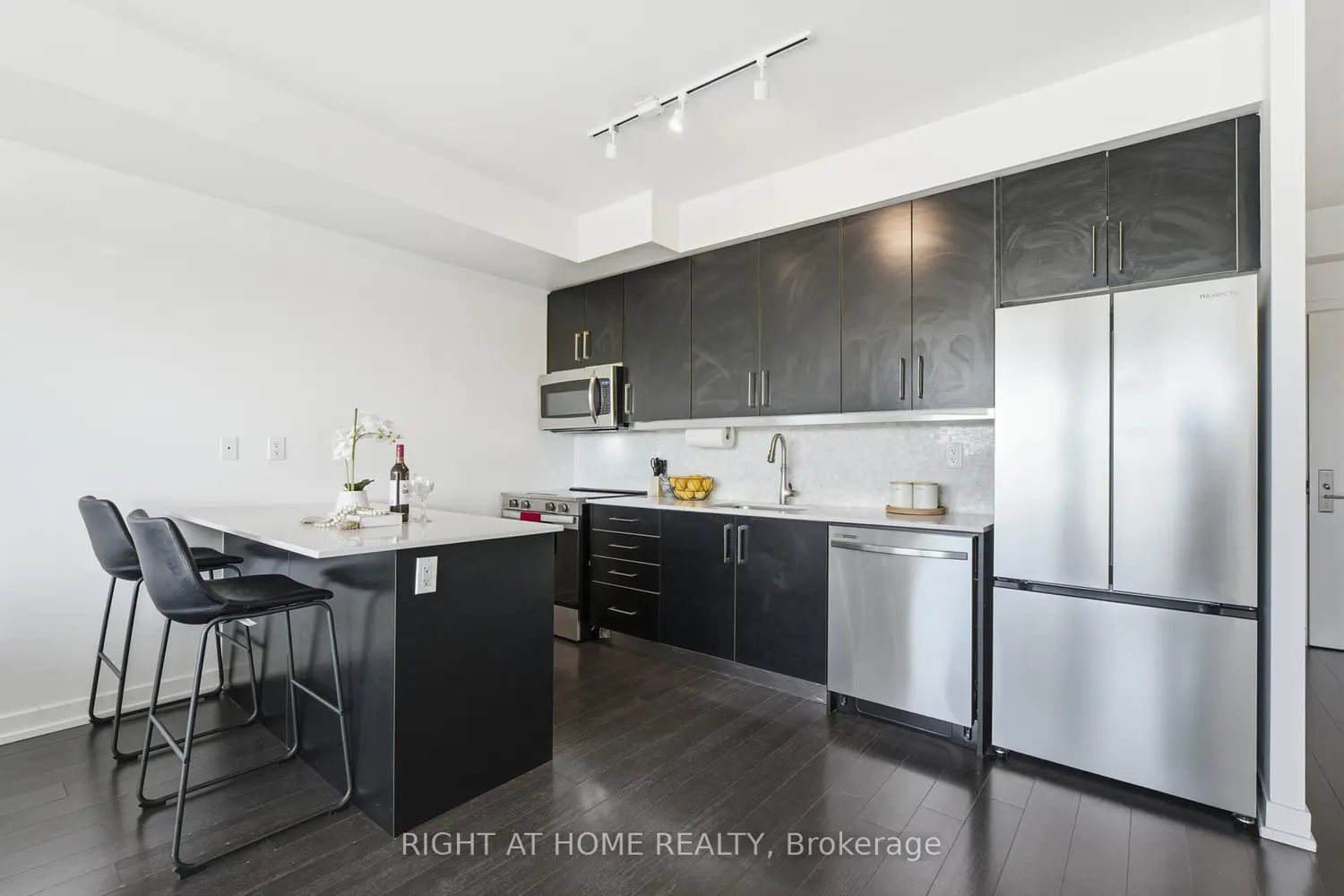 5101 Dundas Street 411 photo 5
