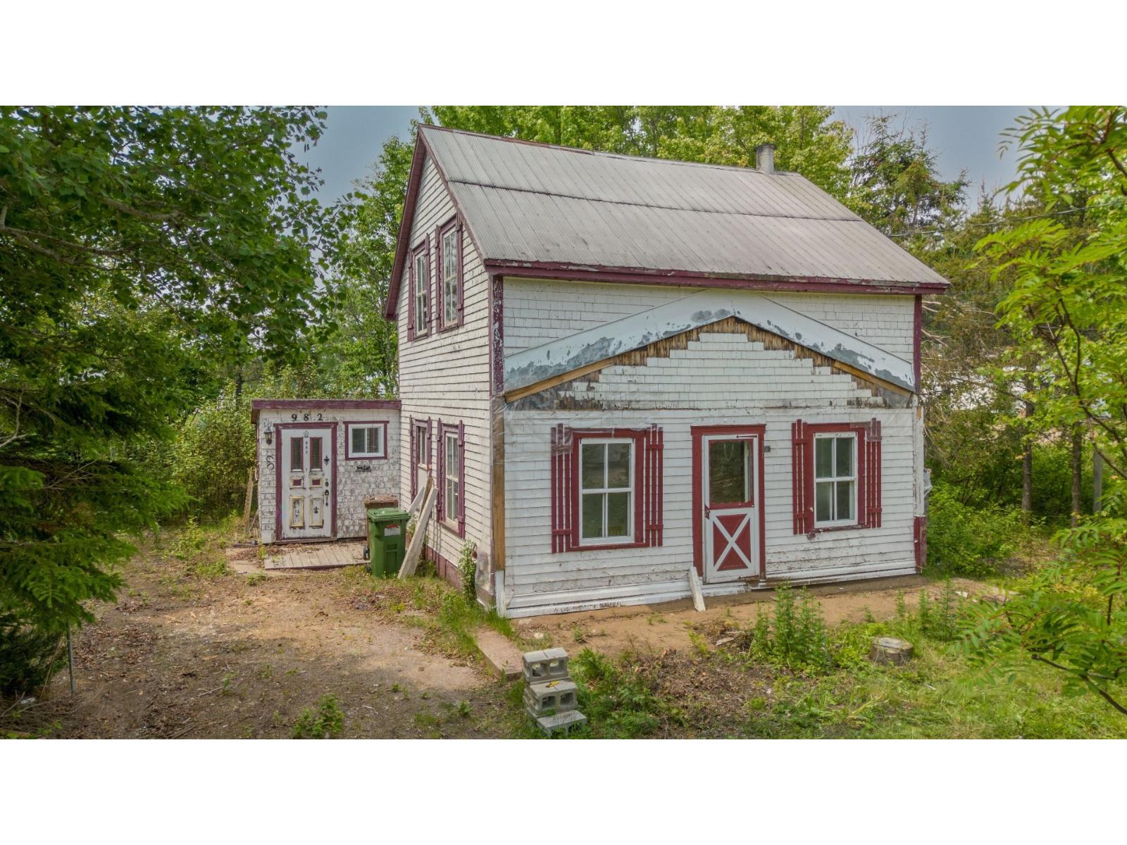 982 Rue Granier