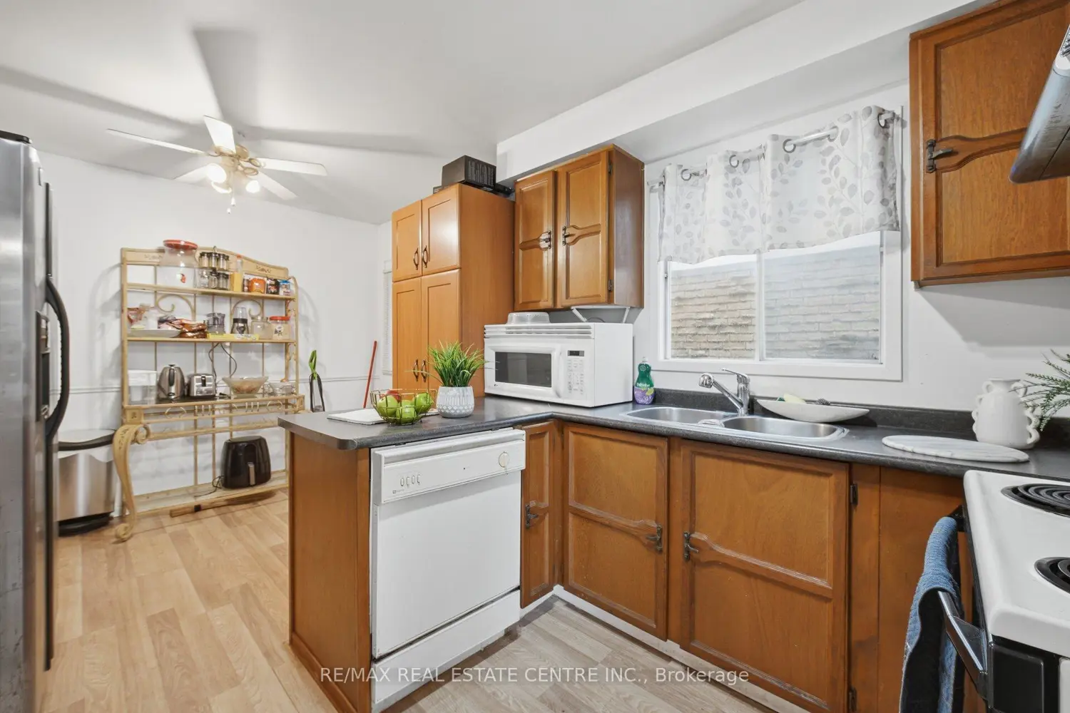 32 Dafoe Crescent photo 4