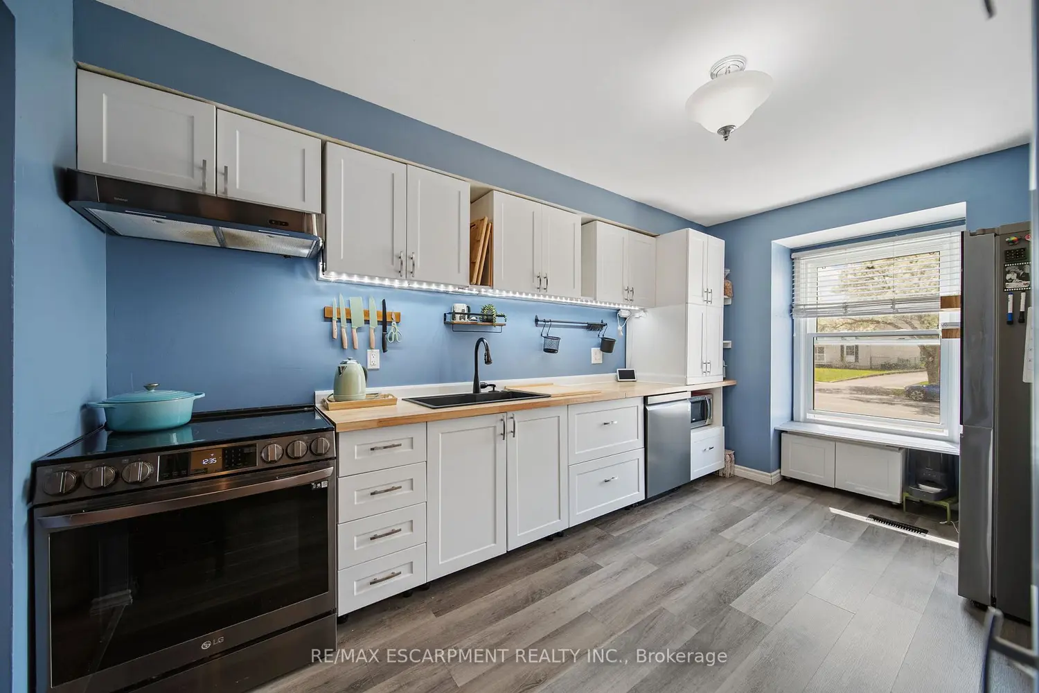 662 Grey Street C photo 4