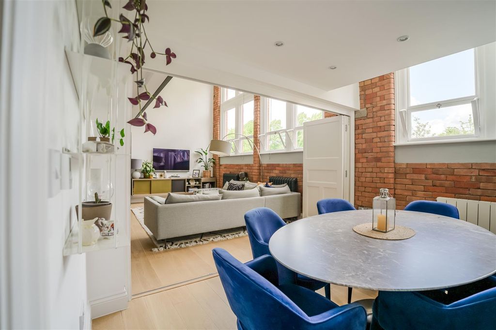 3 bed flat for saleThe Old Library, Leamington Spa CV31 photo 2