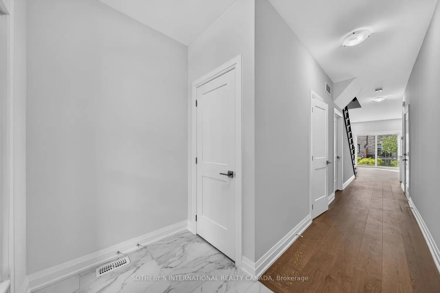 675 Victoria Road 24 photo 2