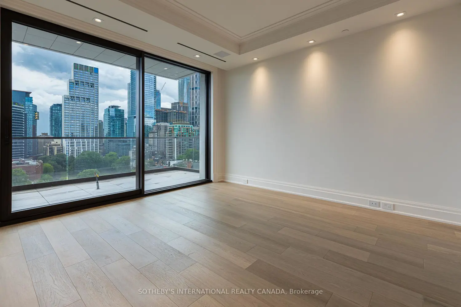 89 Avenue Road 1102 photo 4