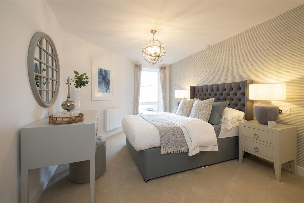 2 bed flat for saleMonument Place, Endless Street, Salisbury SP1 photo 4