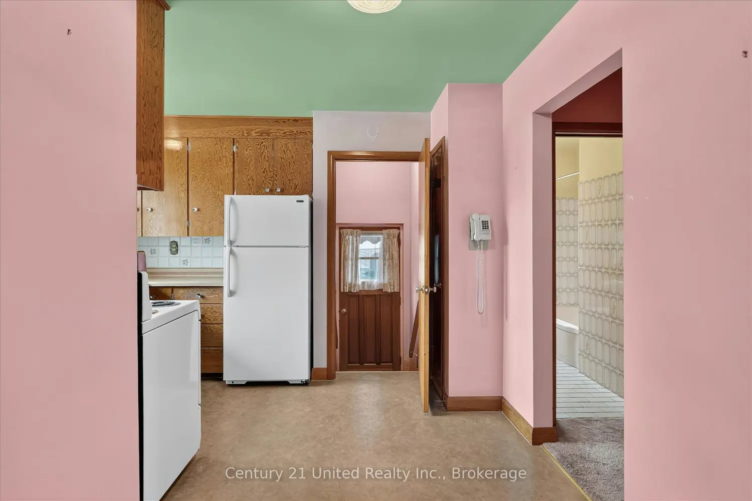 1031 Oriole Drive photo 4