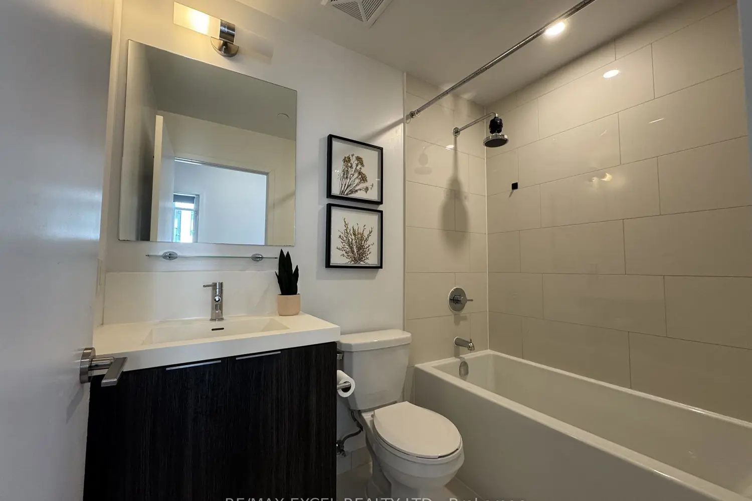 225 Sumach Street 1009 photo 3