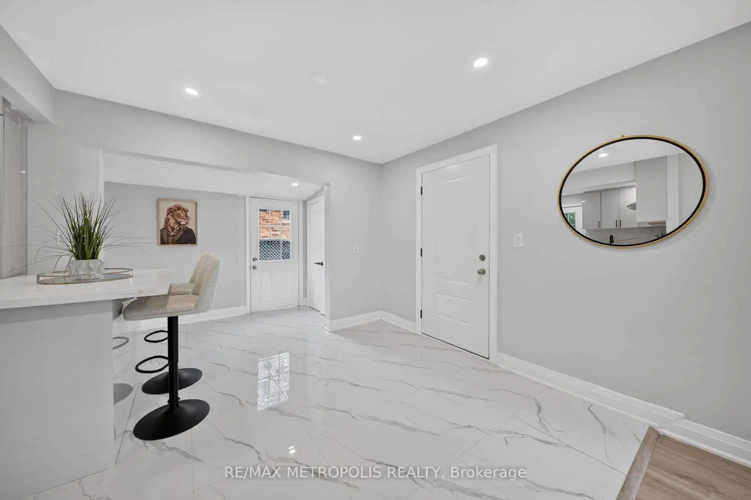 208 Palmerston Avenue photo 4