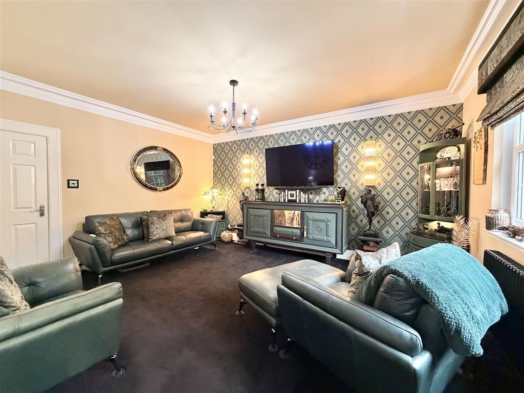 4 bed town house for saleBurnside Gate, Hamilton ML3 photo 4
