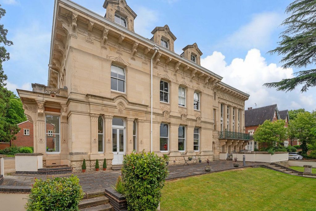 2 bed flat for saleCopps Road Leamington Spa, Warwickshire CV32