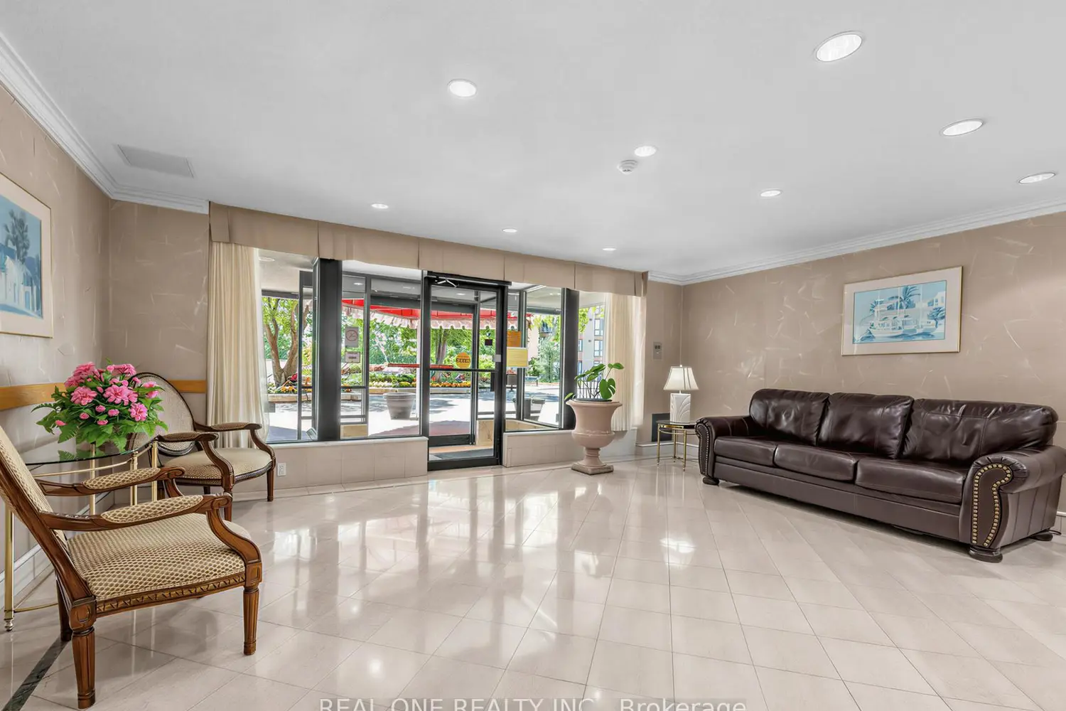 75 Bamburgh Circle 1721 photo 2