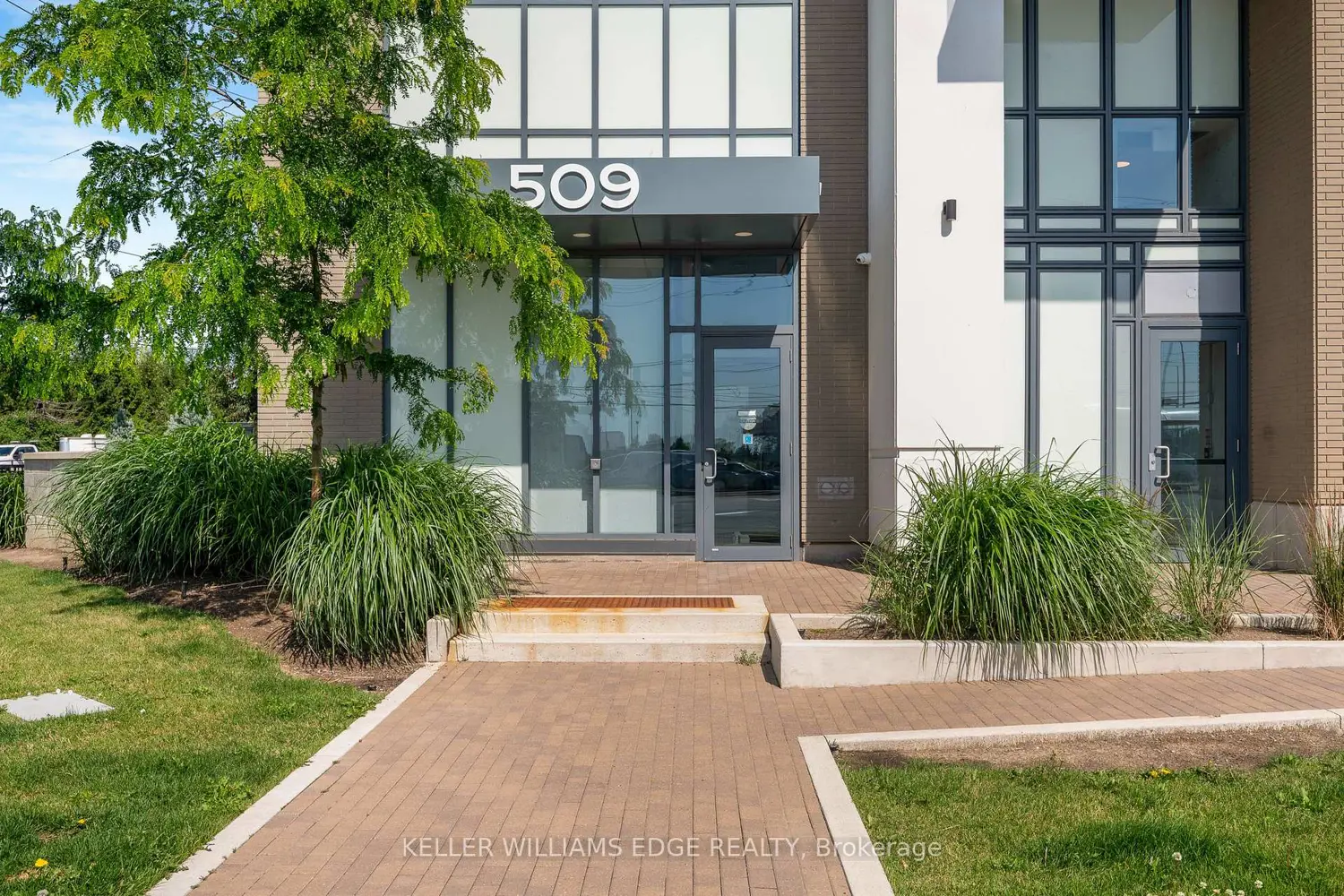 509 Dundas Street 305 photo 2