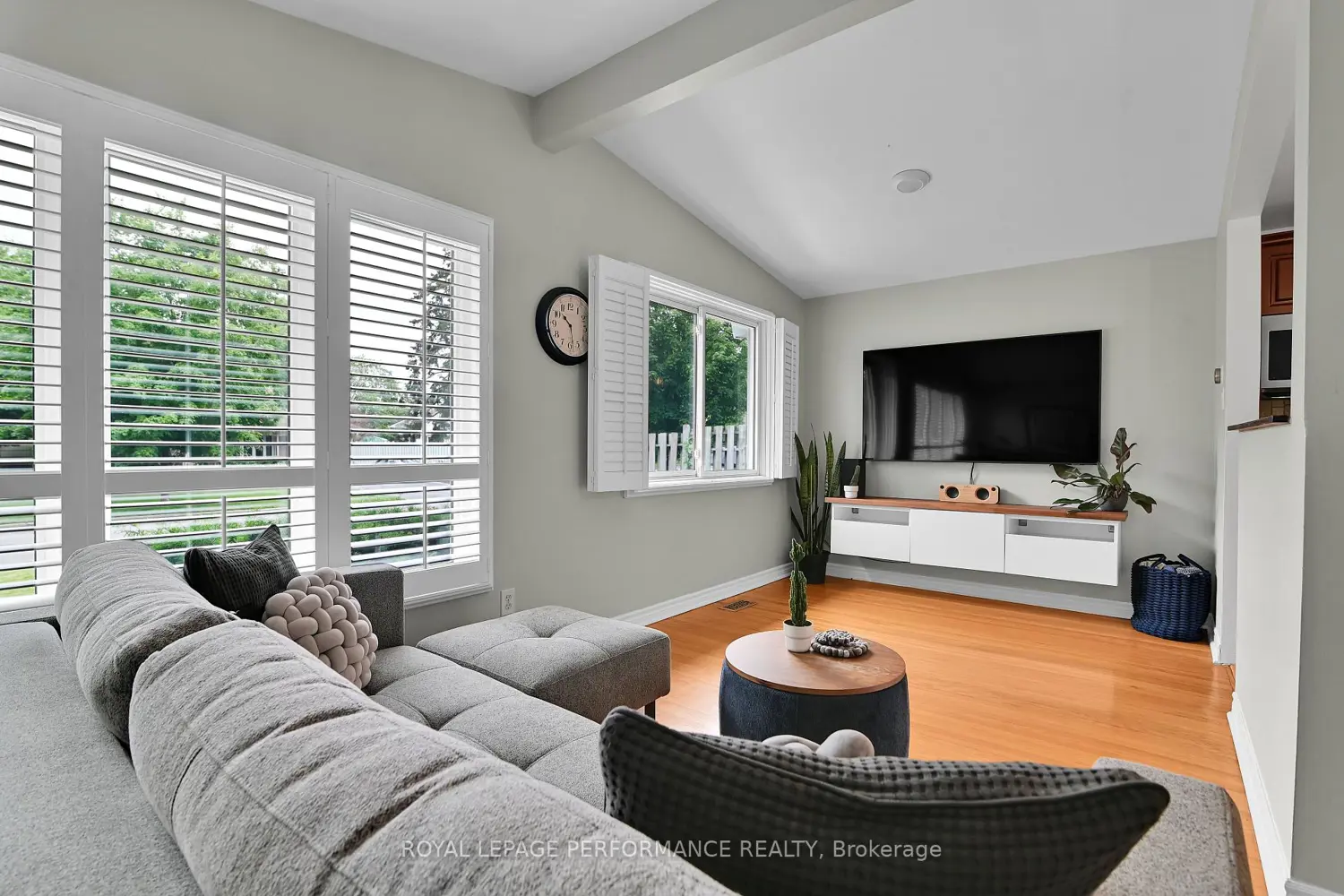 2376 Urbandale Drive photo 4