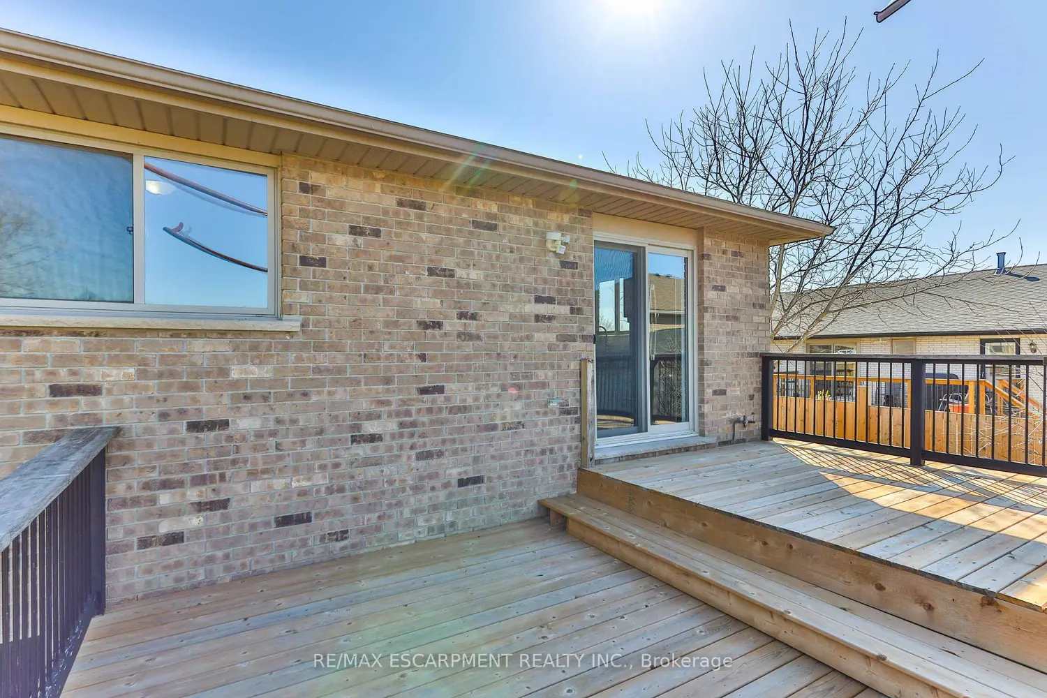 98 Thomas Avenue photo 5