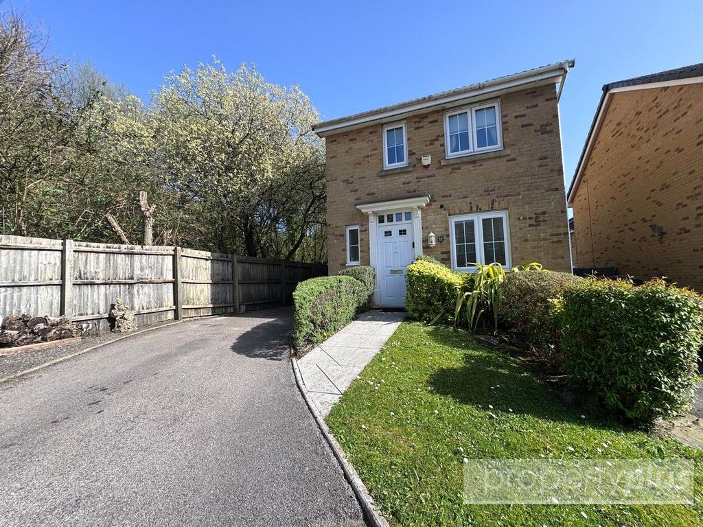 3 bed detached house for saleHeol Dinas Isaf, Williamstown, Tonypandy CF40