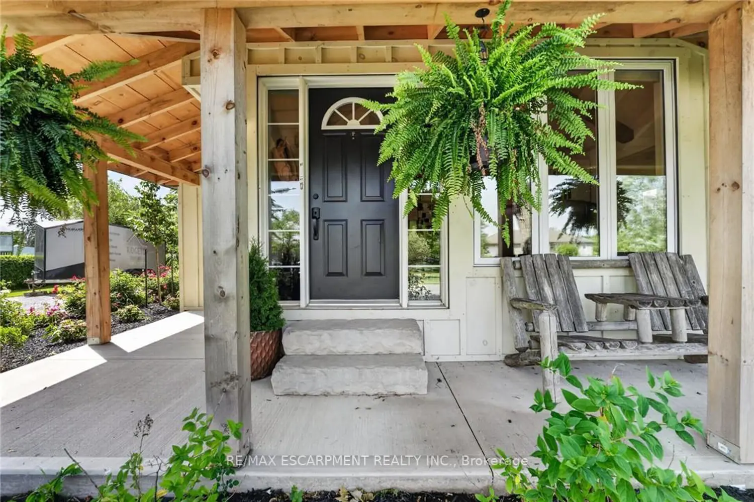 5242 Canborough Road photo 5