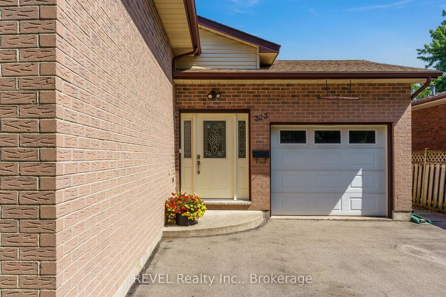 323 Barrick Road photo 2