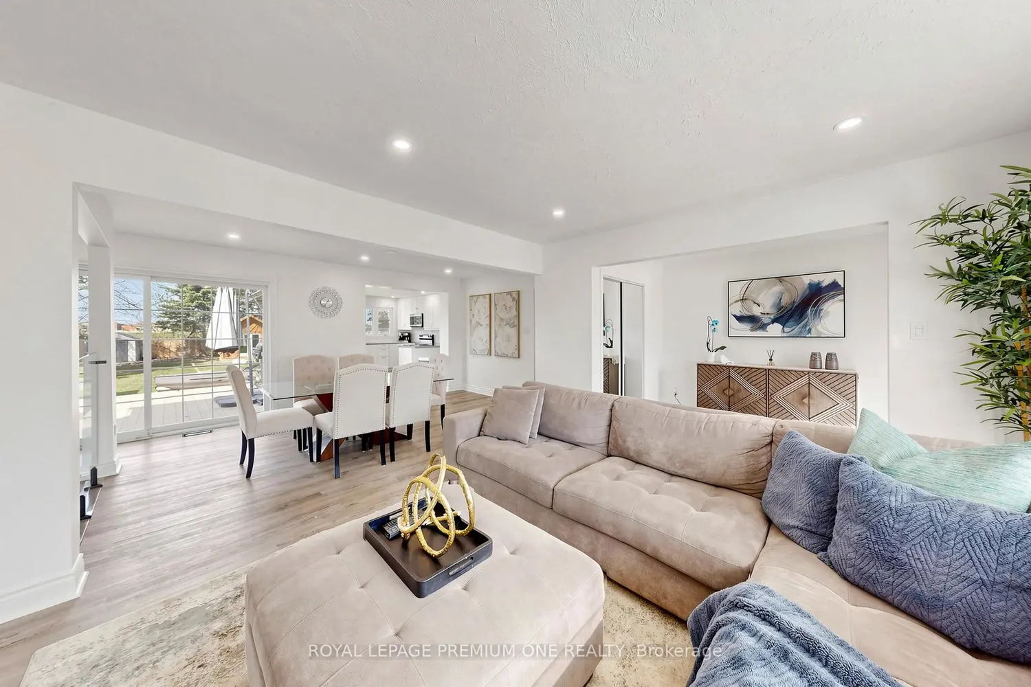 72 Thornton Avenue photo 2