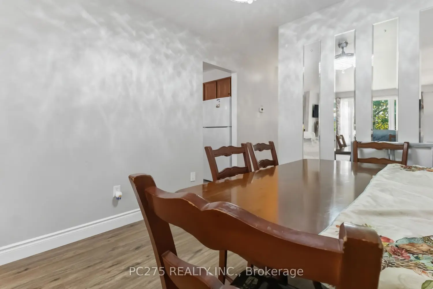 615 Deveron Crescent photo 5