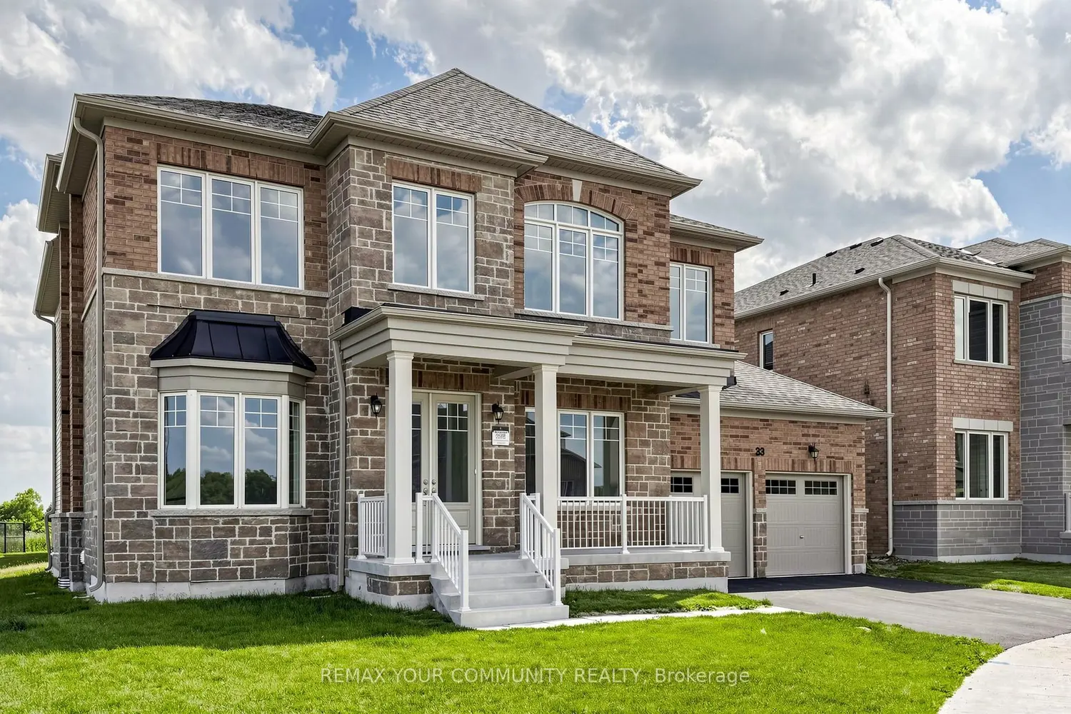 33 Lorrain Hand Crescent