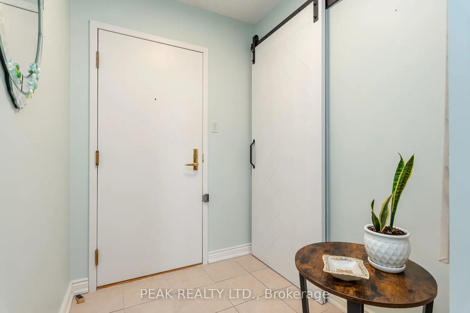 6 Willow Street 1603 photo 3