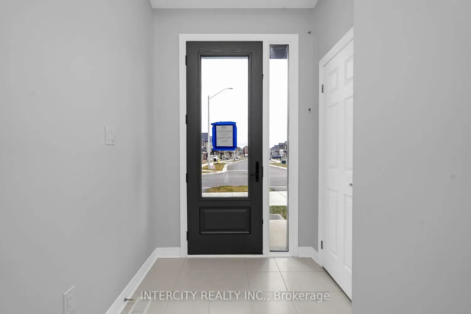 184 Mumbai Drive photo 2