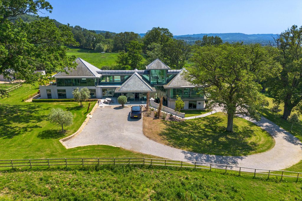 6 bed detached house for saleCleeve Hill Road, Cheltenham, Gloucestershire GL52