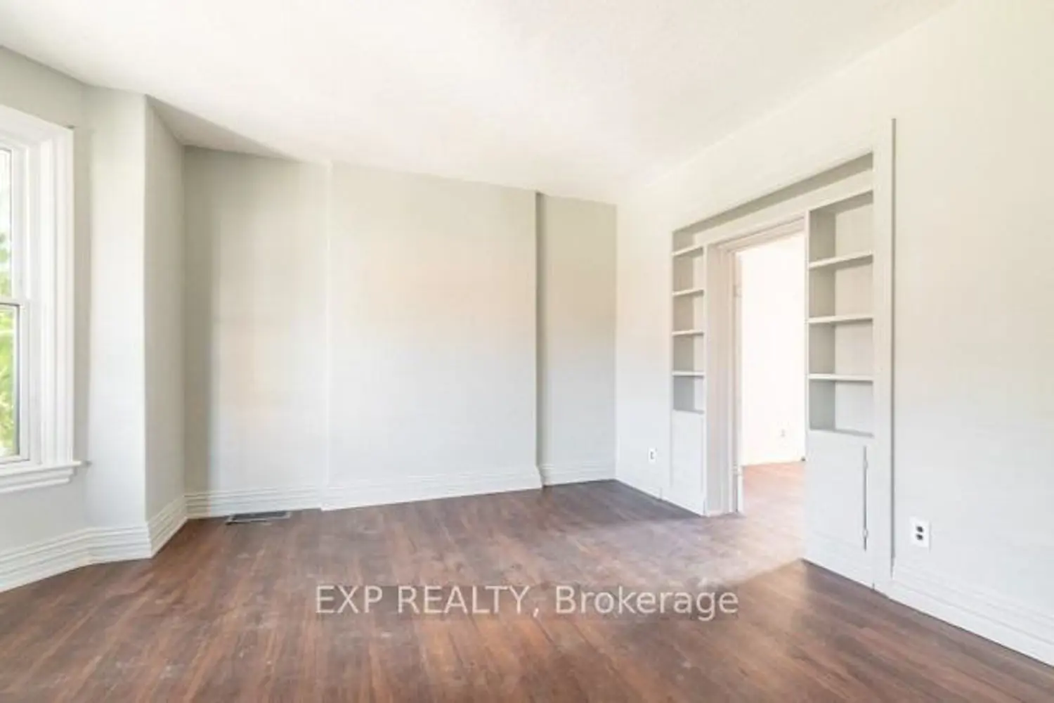 99 Sanford Avenue photo 5