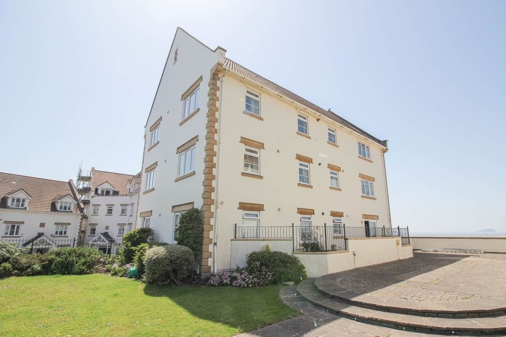 3 bed flat for saleRoyal Sands, Beach Road, Weston-Super-Mare BS23 photo 3