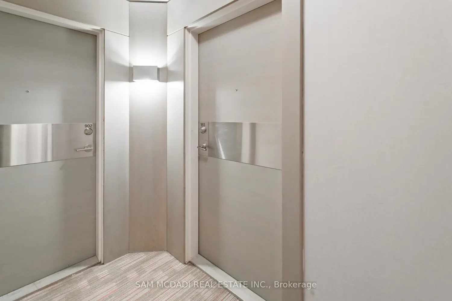 2055 Danforth Avenue 903 photo 5
