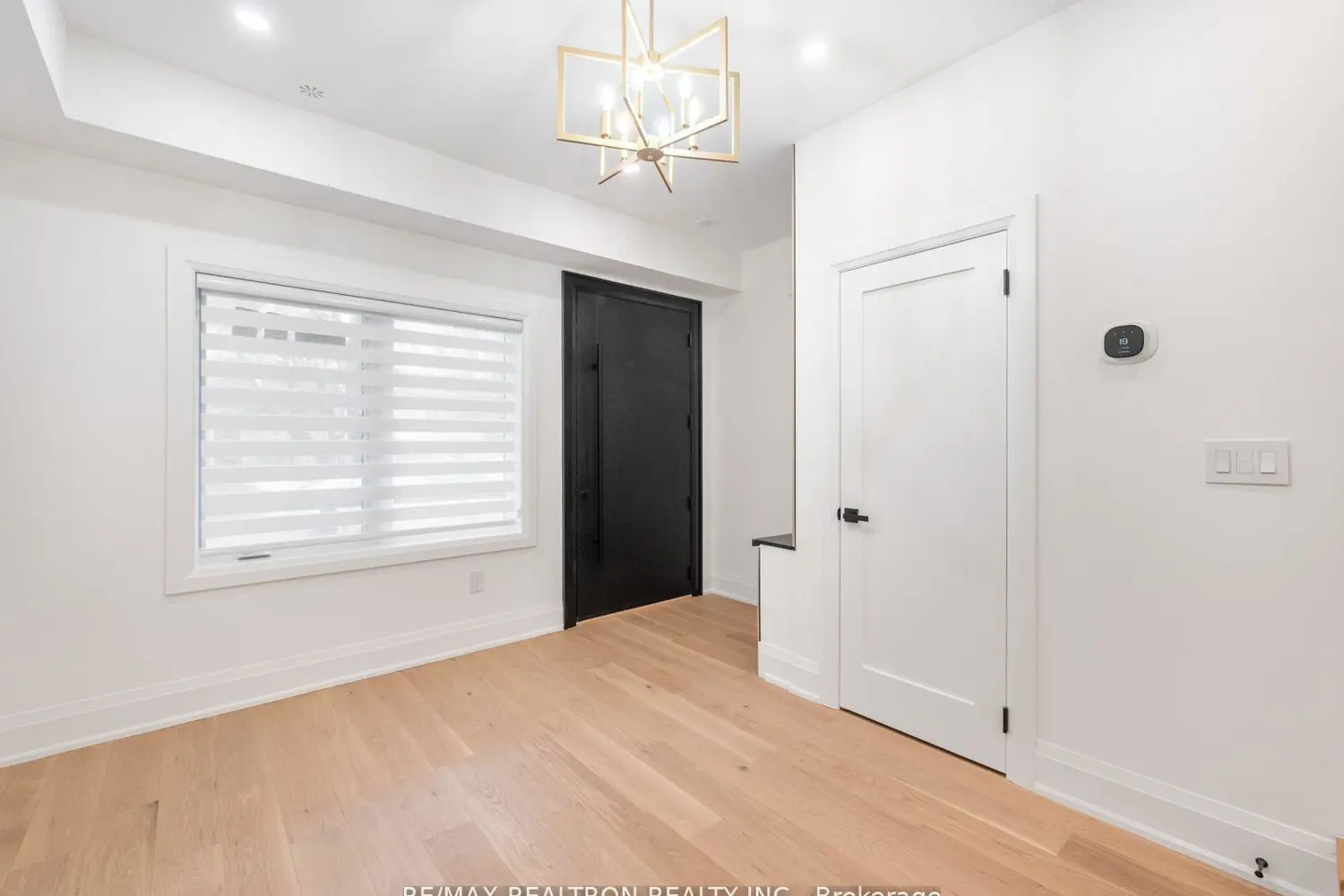 283 Euclid Avenue photo 3