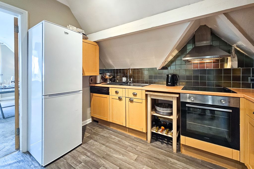 2 bed flat for saleHarlow Oval, Harrogate HG2 photo 4