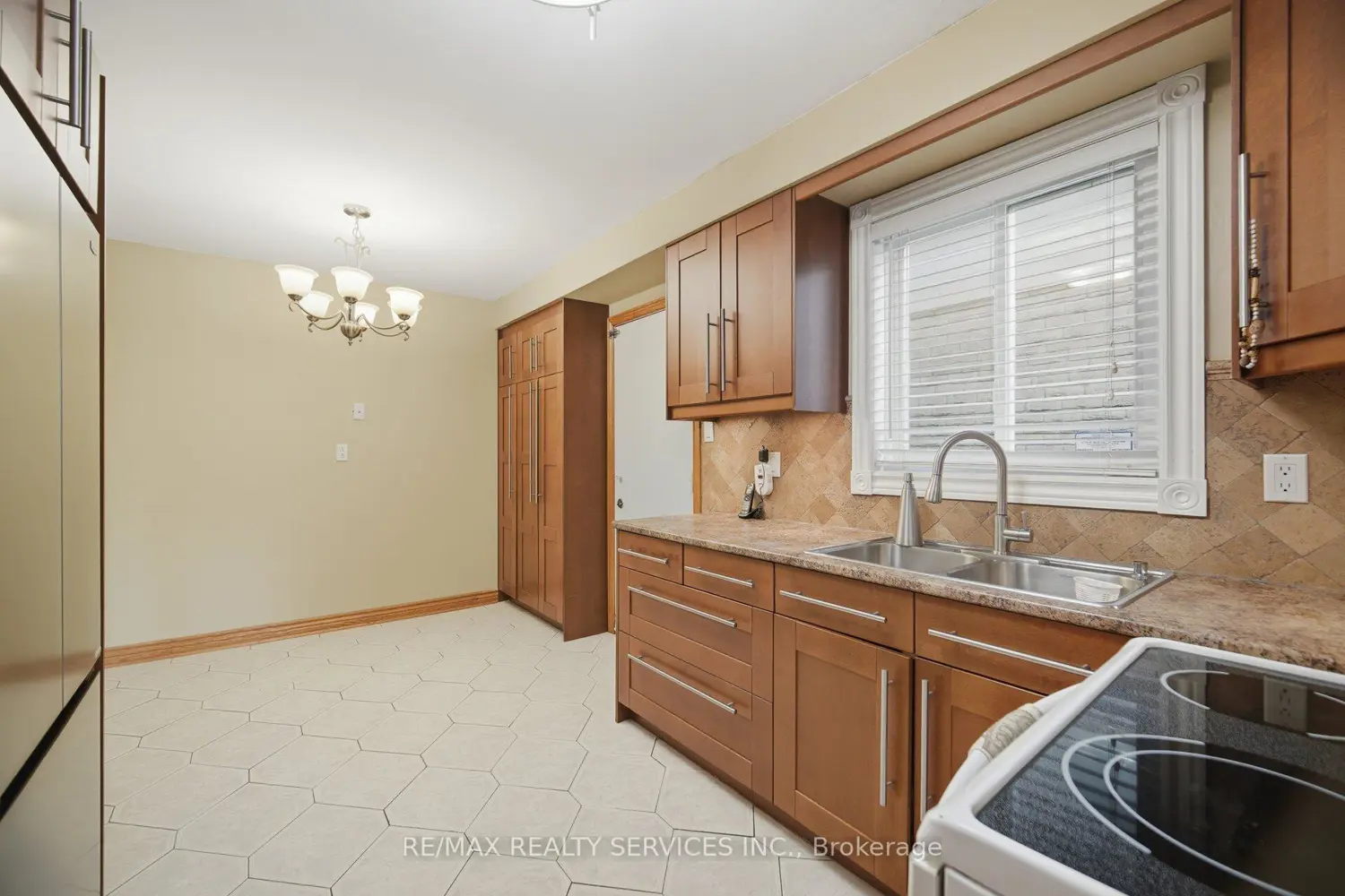 172 Morton Way photo 3