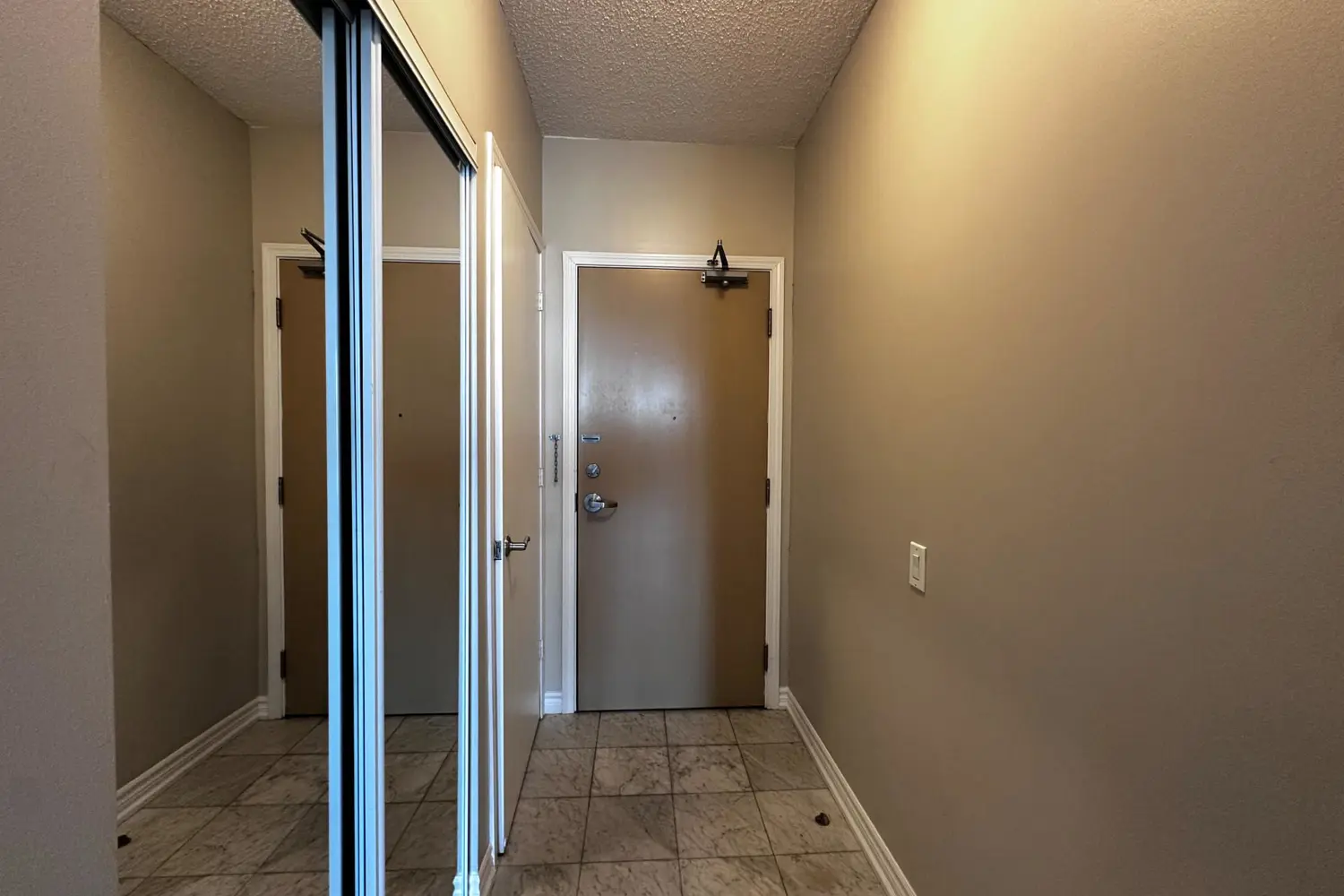 60 Byng Avenue 1812 photo 2