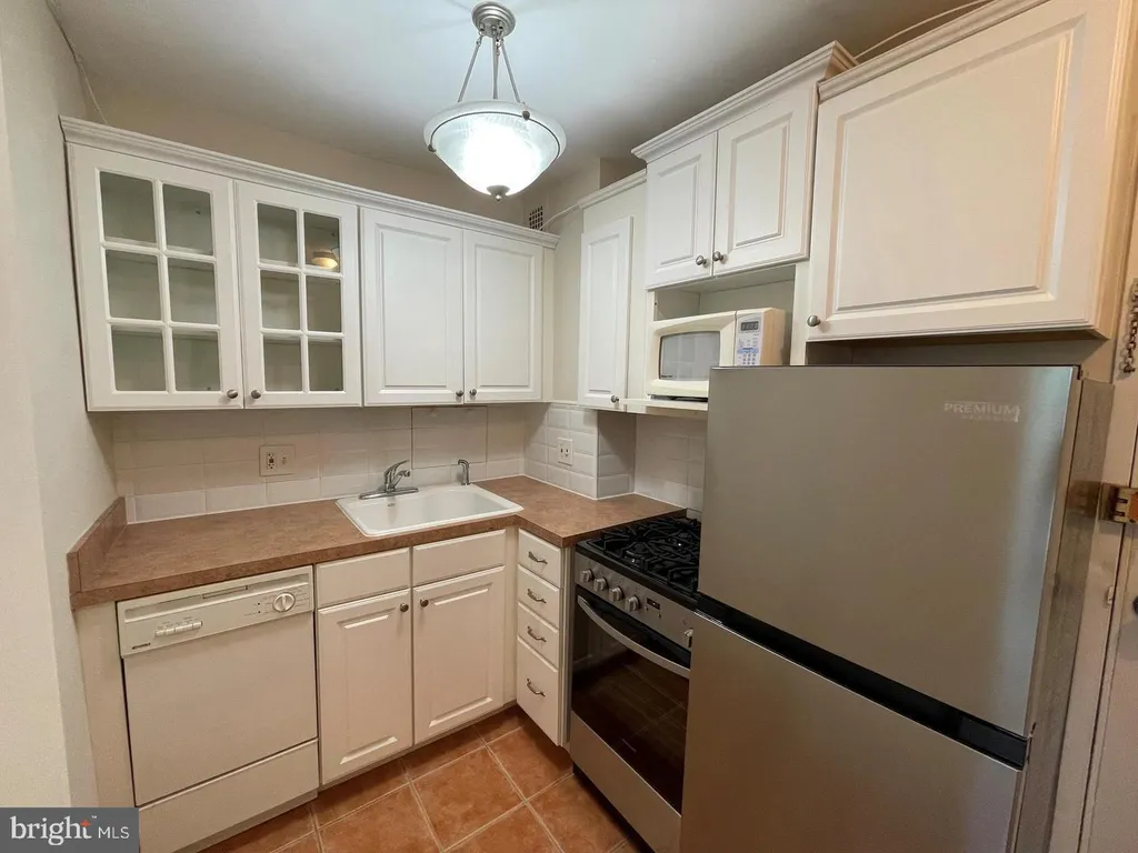 2800 Wisconsin Avenue NW Unit 306, Dc, DC 20007 photo 3