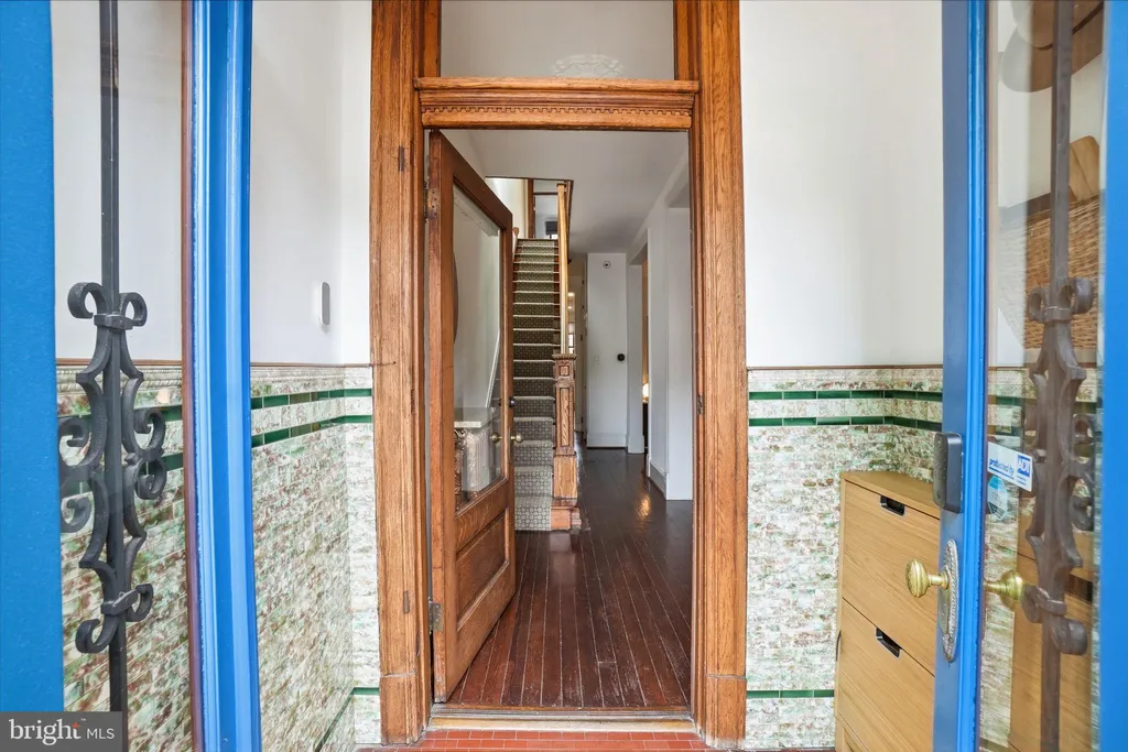 210 8th Street SE, Washington, DC 20003 photo 4