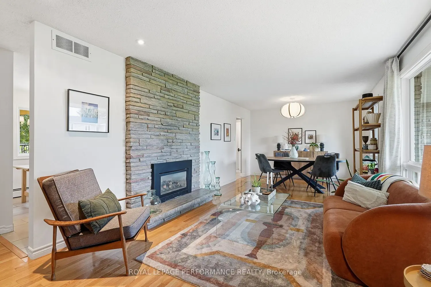 119 Centenaire Street photo 2